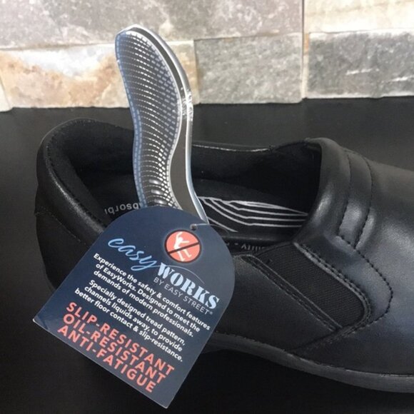 Easy Works by Easy Street Women's Bind Clogs Women's Shoes - Picture 4 of 4